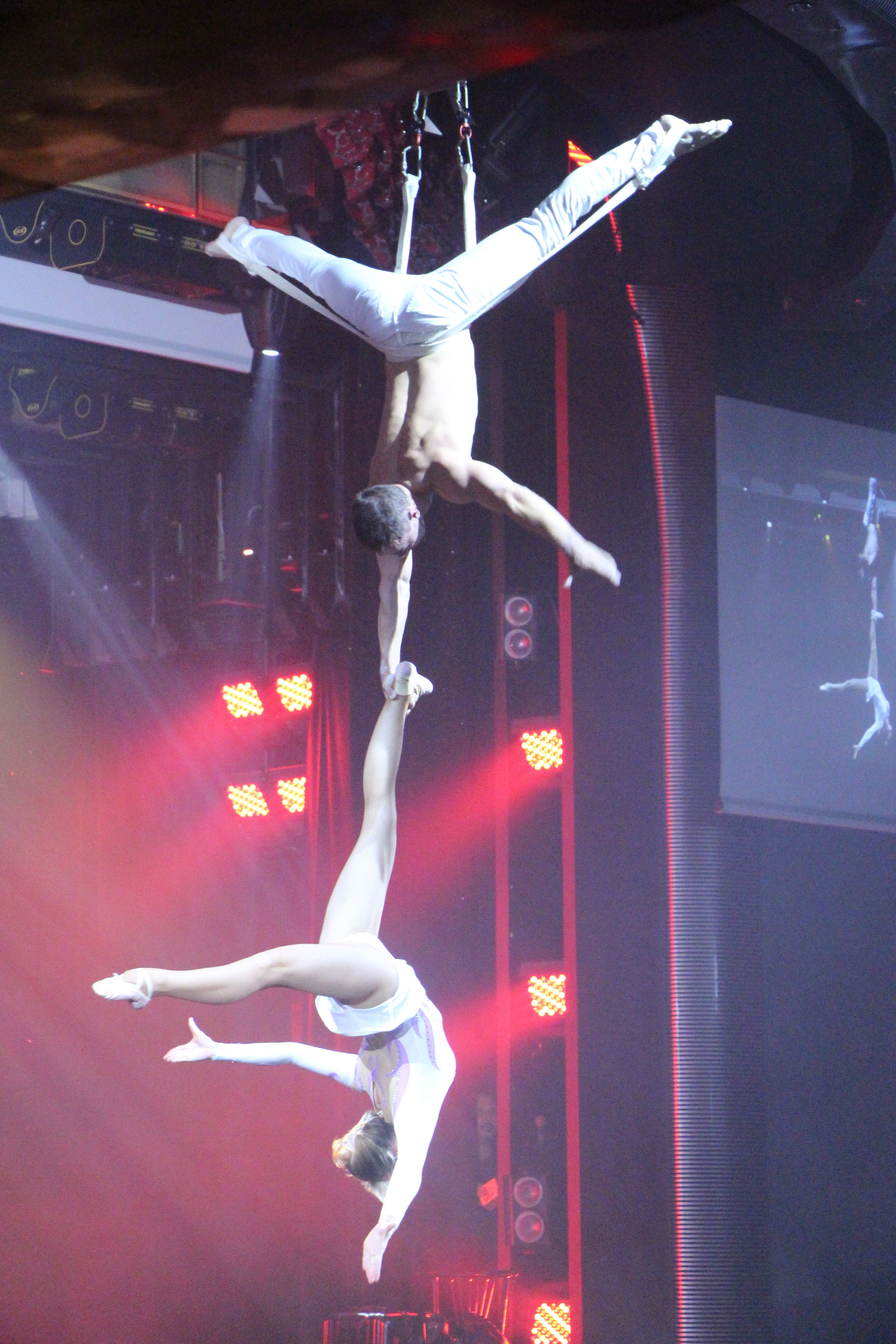 Acrobatic Show You and Me - Aerial straps duo