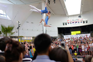 straps aerial show opening center Mega Park