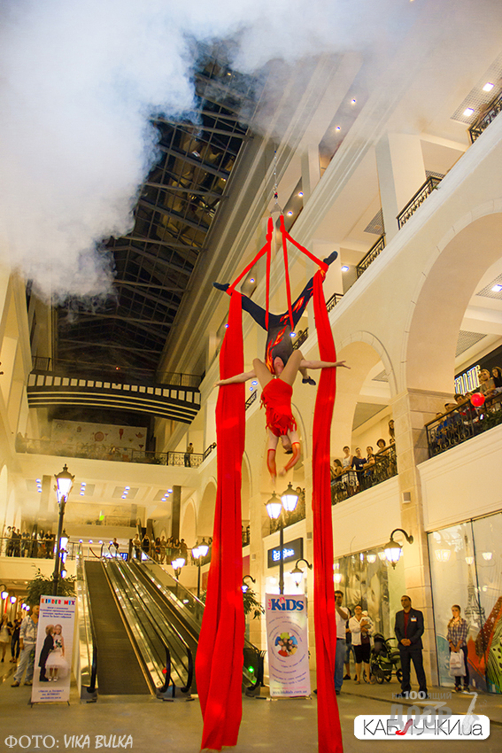 aerial silks tango act of the duo primavera