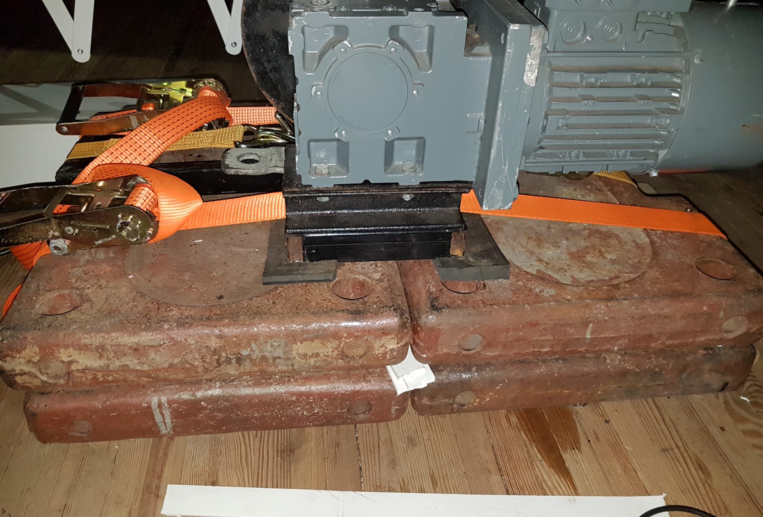 Rigging /aerial straps/hoop/silks acts Duo Primavera circus artists